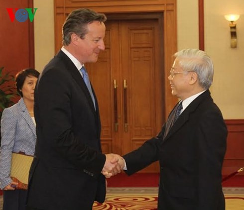 Vietnamese Party, State leaders receive UK Prime Minister - ảnh 1